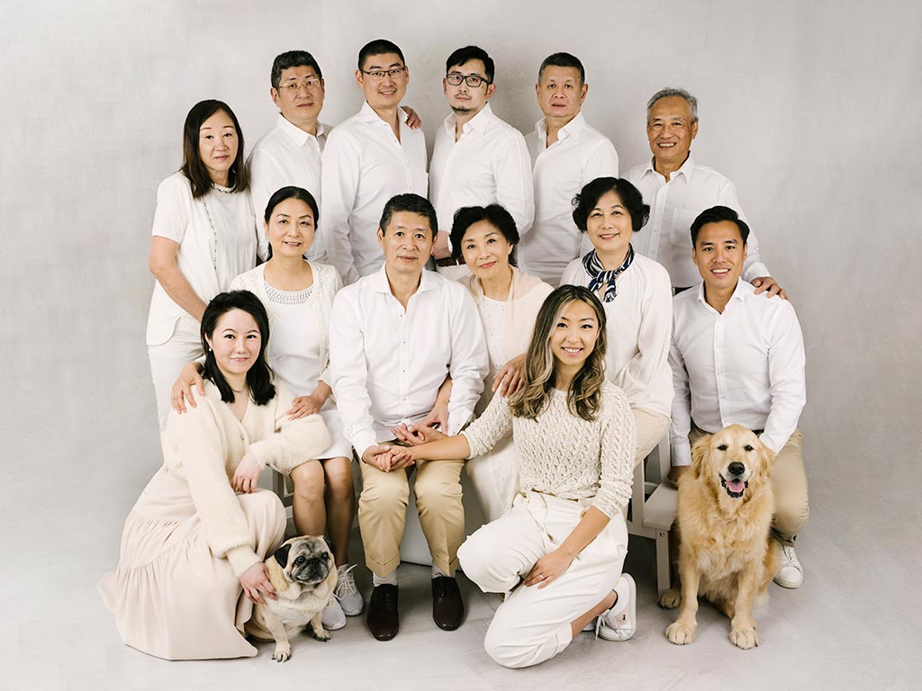 extended-family-in-studio-wearing-neutral