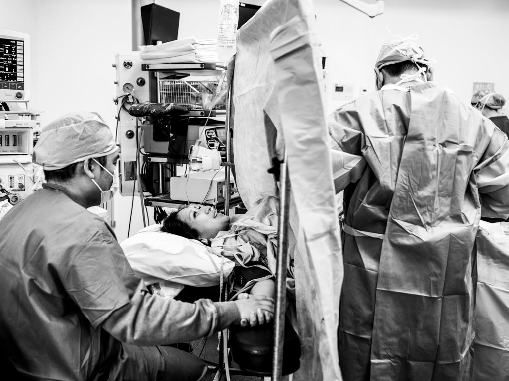 doctors-prepping-for-birth