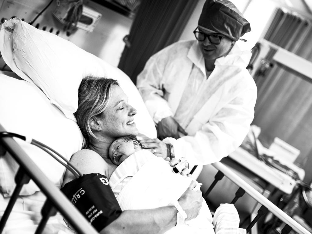 mum-cuddling-newborn
